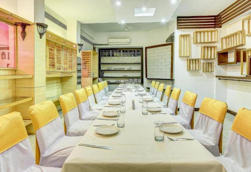 בית מלון כפרי Ajanta Continental