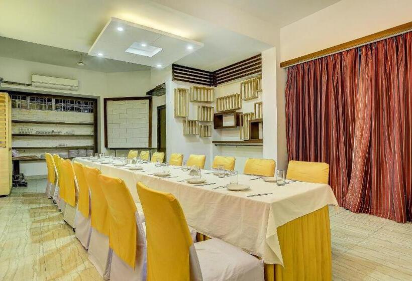 בית מלון כפרי Ajanta Continental