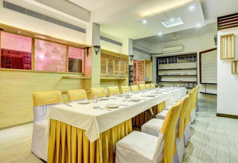 בית מלון כפרי Ajanta Continental