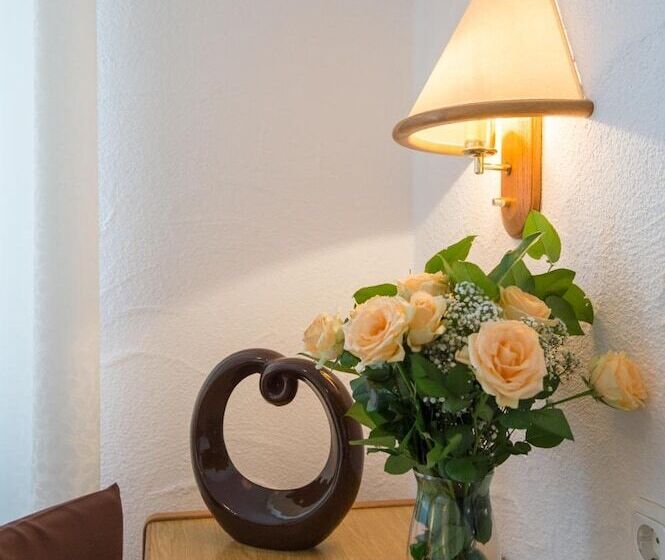 Отель Donnici Im Schwyzerhusli