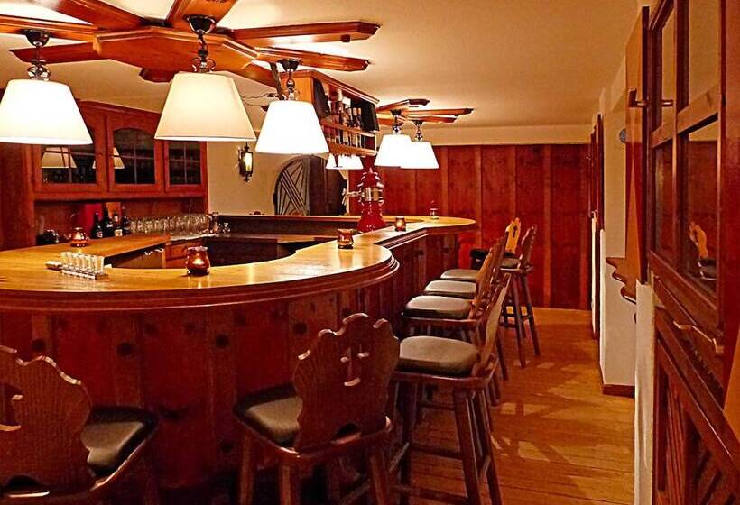 Отель Donnici Im Schwyzerhusli