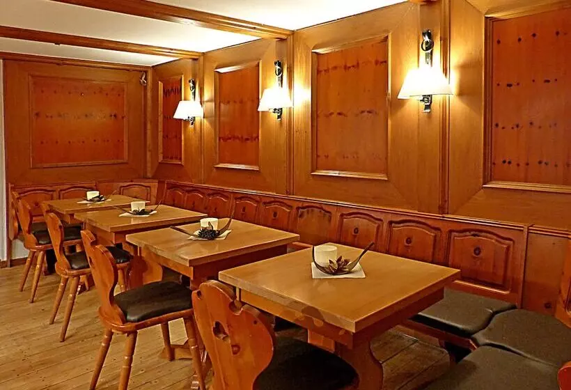 ホテル Donnici Im Schwyzerhusli