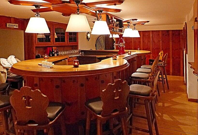 Отель Donnici Im Schwyzerhusli