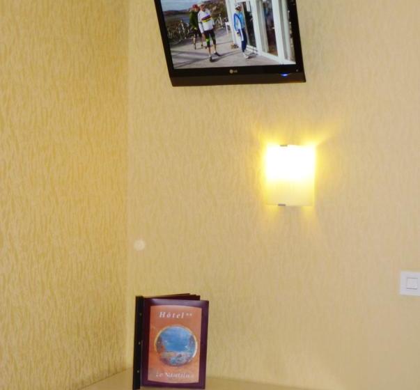 هتل Hôtel Le Nautilus