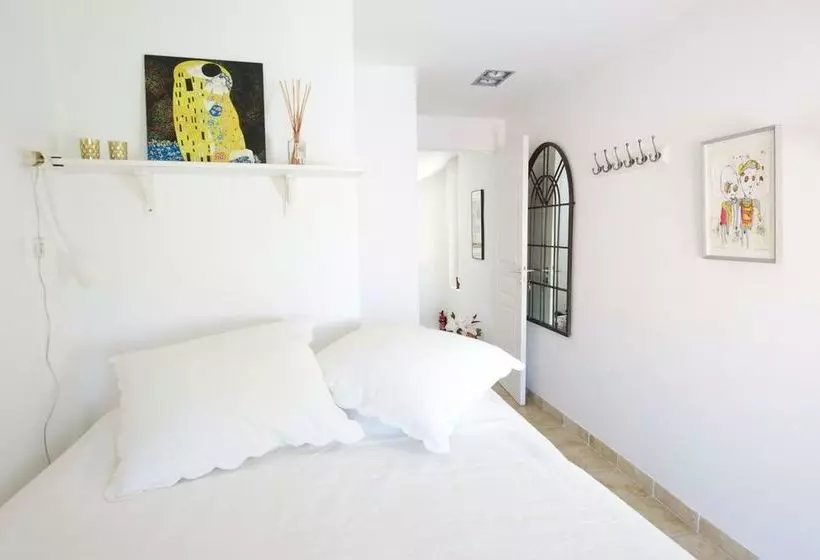 Rue Sade Bed & Breakfast