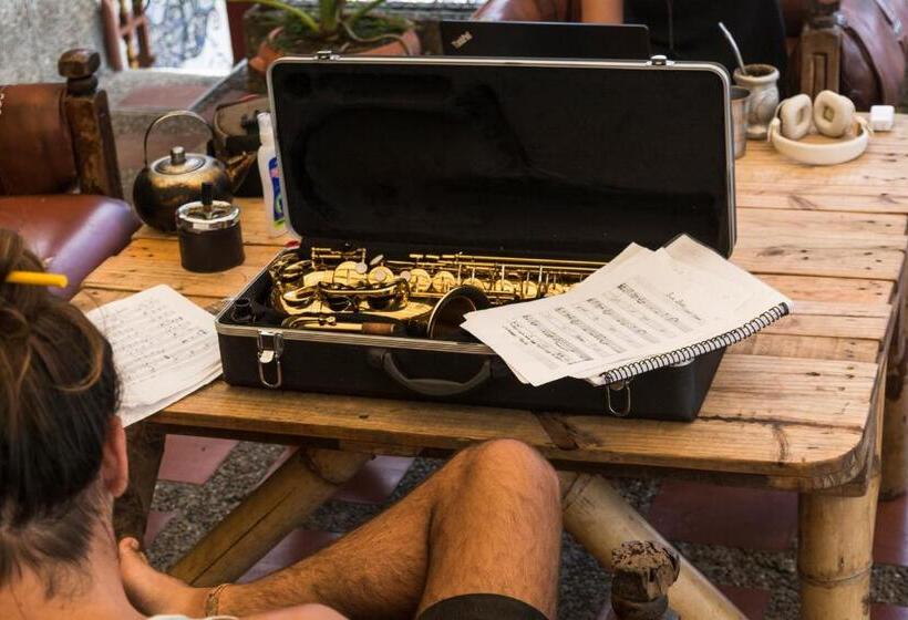 Casa Kayam Hostal Y Residencia Artística