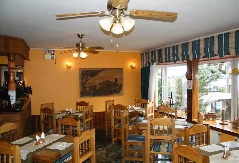簡易ホテル Montepiedra Costanera Valdivia