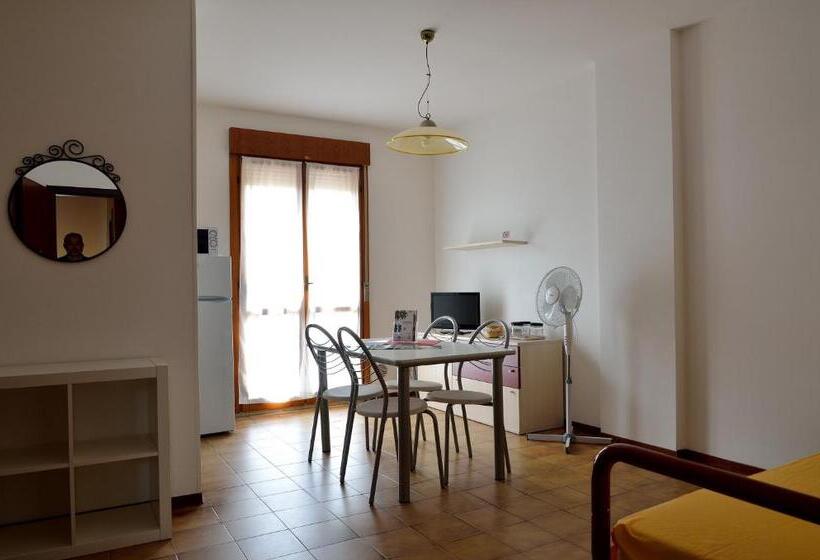 هتل Aurora Residence