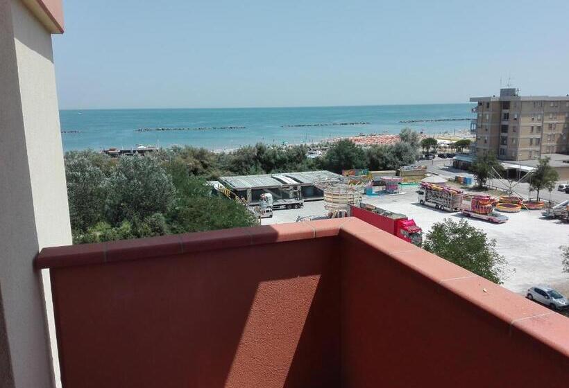 هتل Aurora Residence