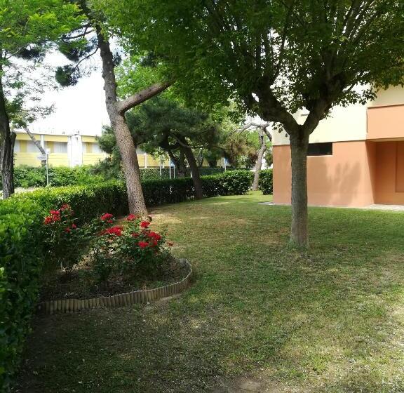 هتل Aurora Residence