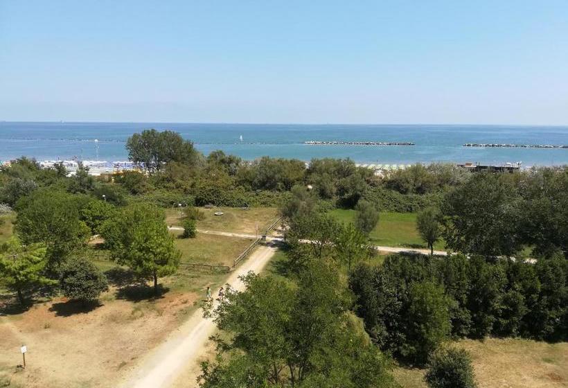 هتل Aurora Residence