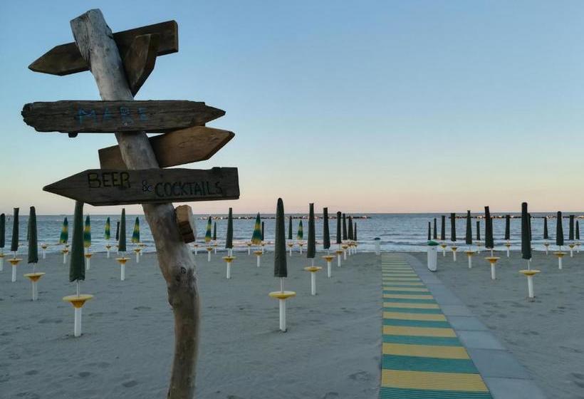 هتل Aurora Residence