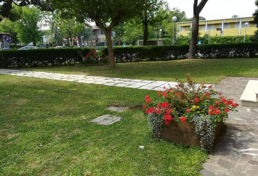 هتل Aurora Residence