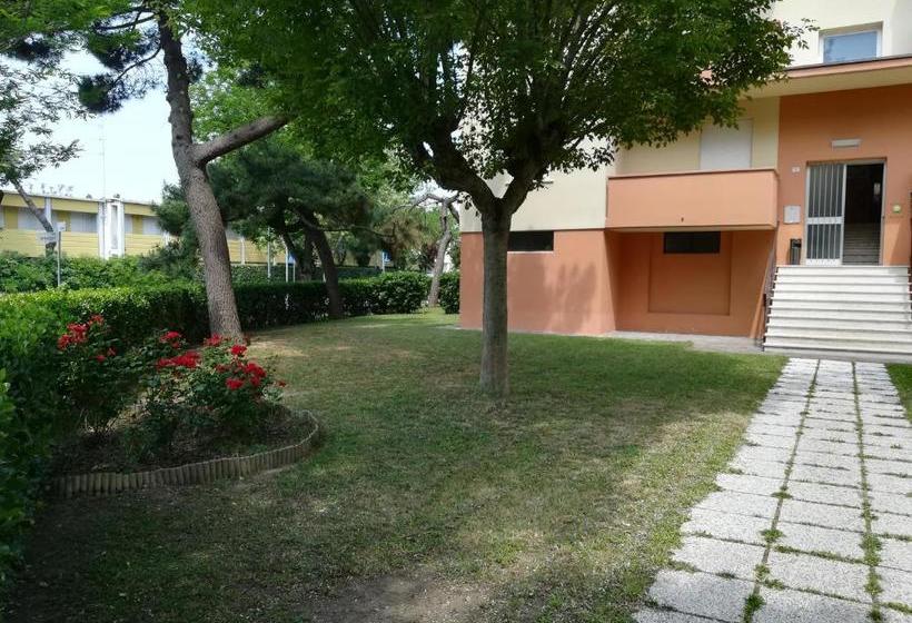 هتل Aurora Residence