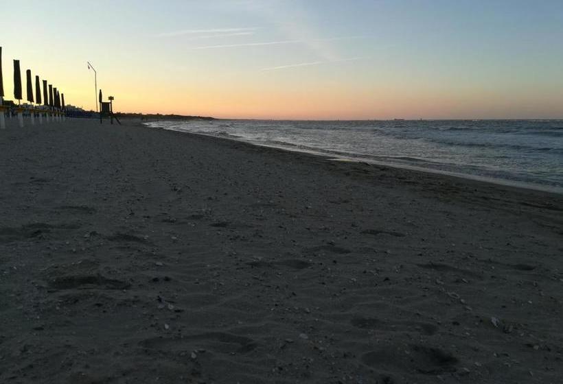 هتل Aurora Residence