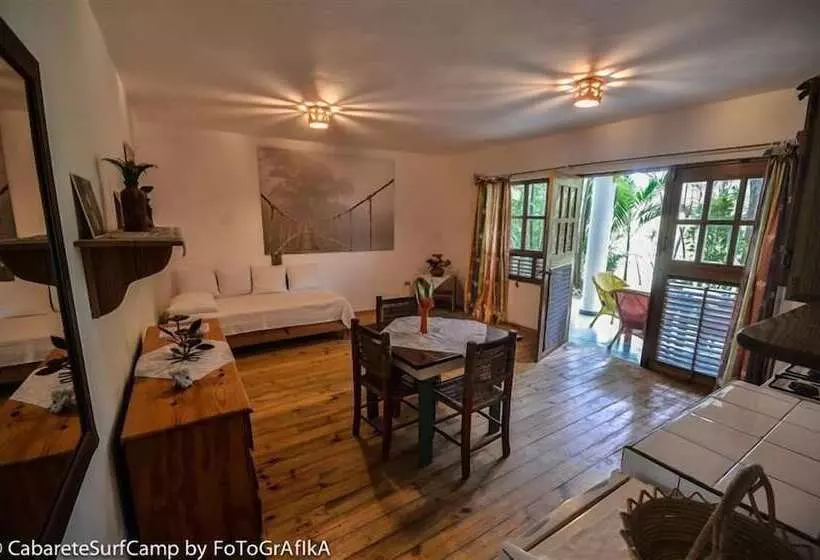 Hotelli Cabarete Surf Camp