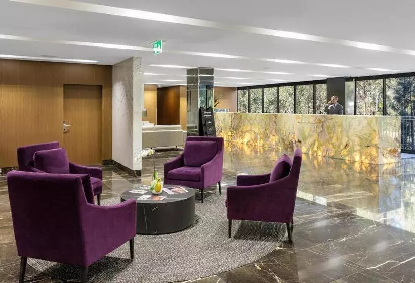 Hotelli Meriton Suites North Ryde