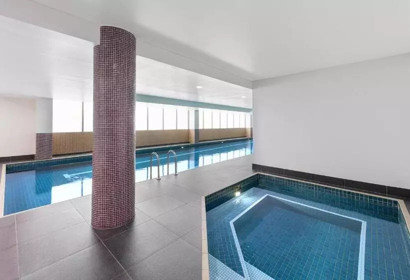 Hotelli Meriton Suites North Ryde