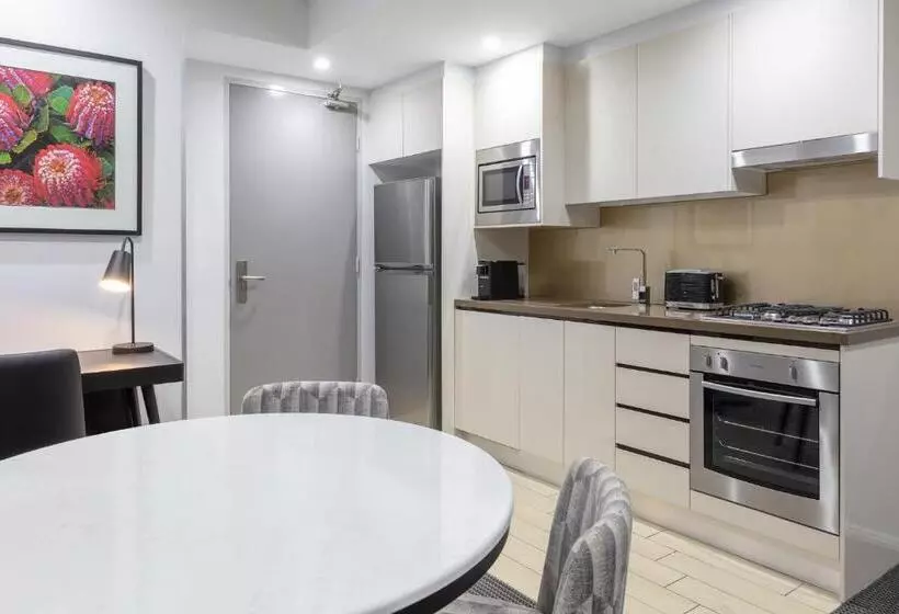 Hotelli Meriton Suites North Ryde