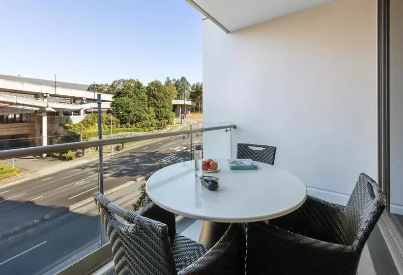 Hotelli Meriton Suites North Ryde