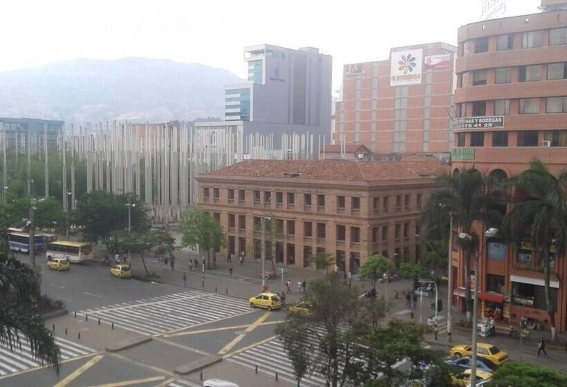 בית מלון כפרי Plaza Mayor Medellin