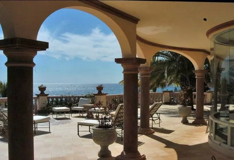 هتل Villa Del Faro