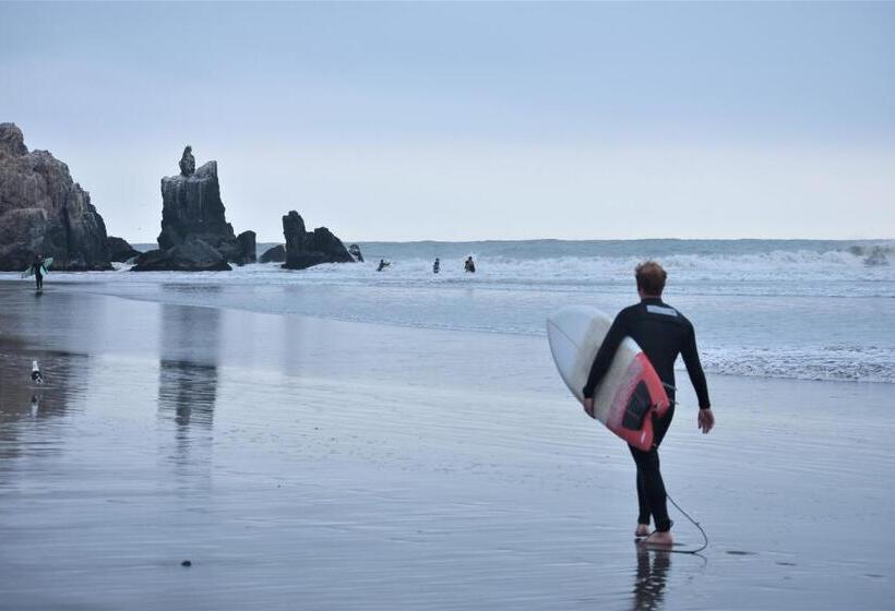 Общежитие Waves Surf Camp Peru