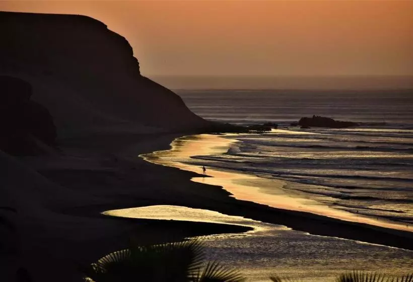Retkeilymaja Waves Surf Camp Peru