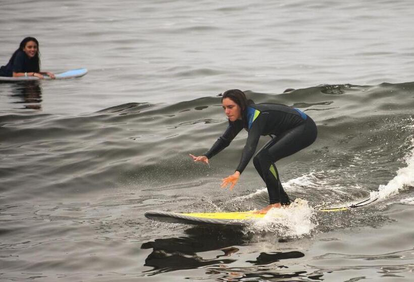 Общежитие Waves Surf Camp Peru