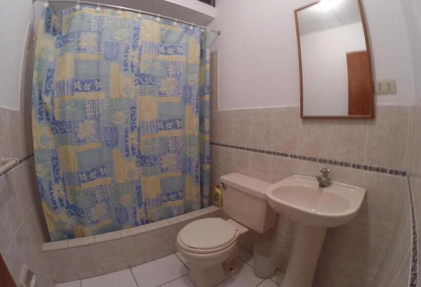 Общежитие Waves Surf Camp Peru