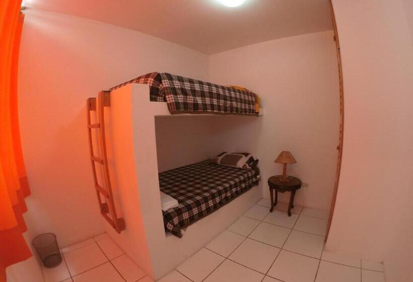 Общежитие Waves Surf Camp Peru