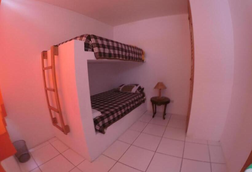 Общежитие Waves Surf Camp Peru