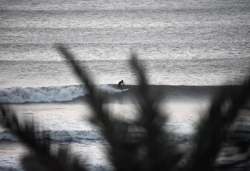 Общежитие Waves Surf Camp Peru