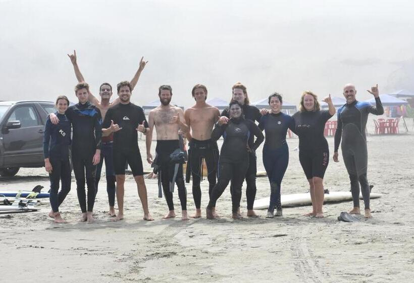 Общежитие Waves Surf Camp Peru