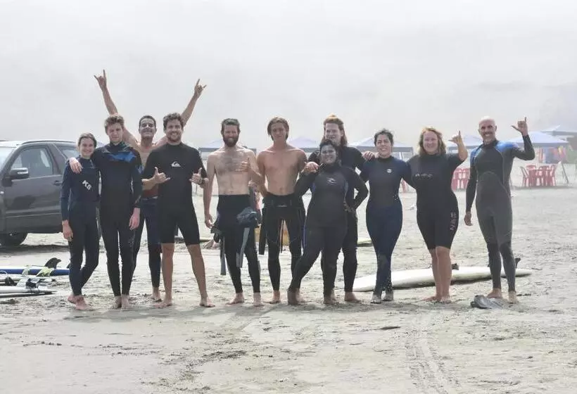 Retkeilymaja Waves Surf Camp Peru