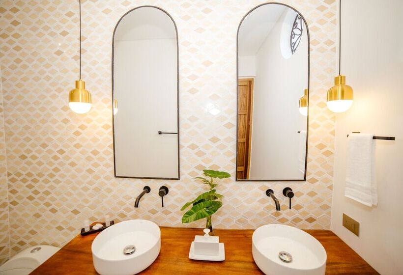 هتل Bioma Boutique