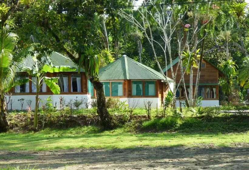 Hotelli Corcovado Beach Lodge