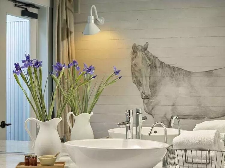 ホテル Farmhouse Inn