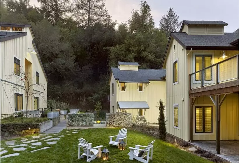 ホテル Farmhouse Inn