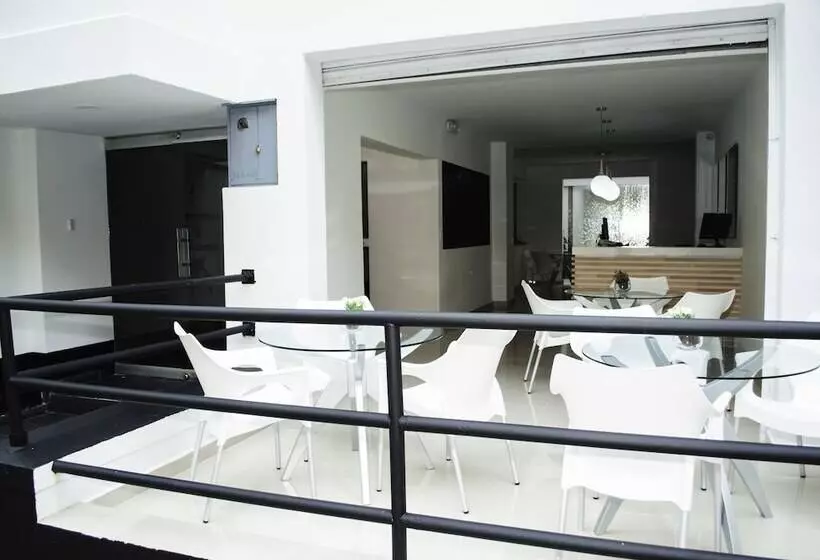 Hotelli Hostal Lleras Calle 8
