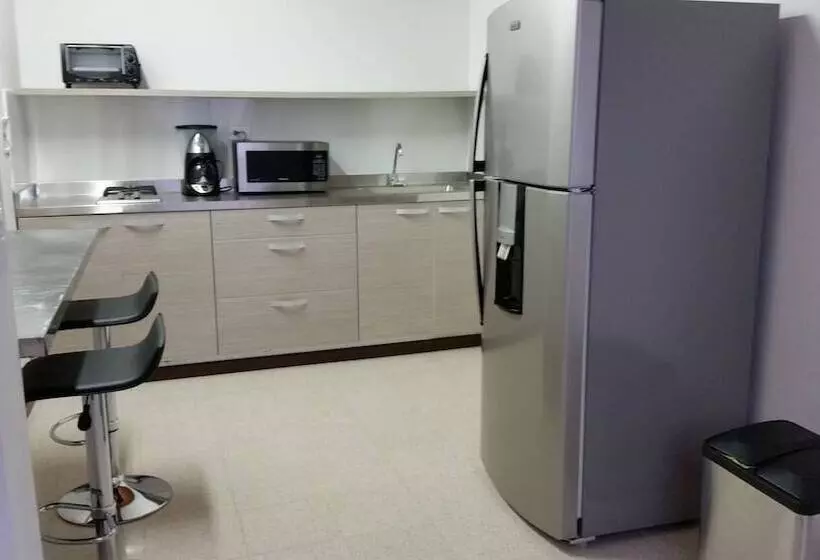 Hotelli Hostal Lleras Calle 8