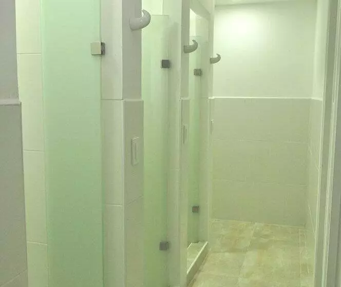 Hotelli Hostal Lleras Calle 8