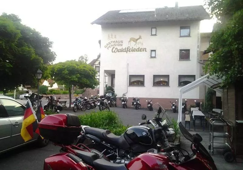 Hotelli Landgasthof Waldfrieden