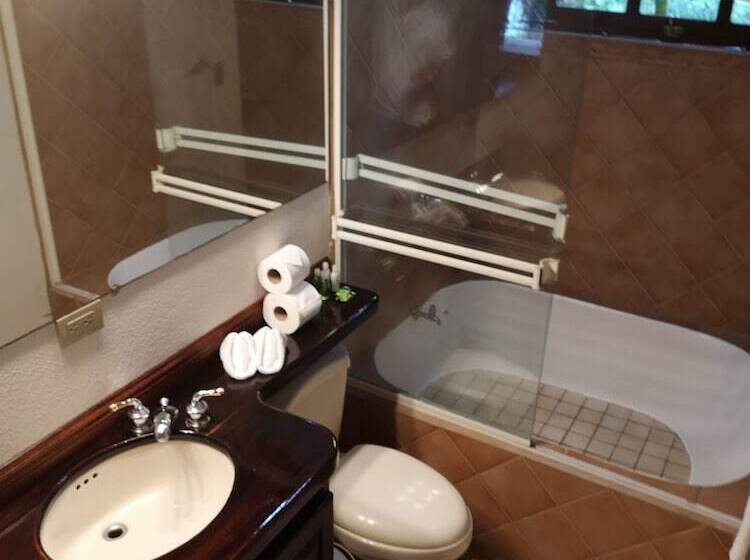 هتل Mango Moon Villa