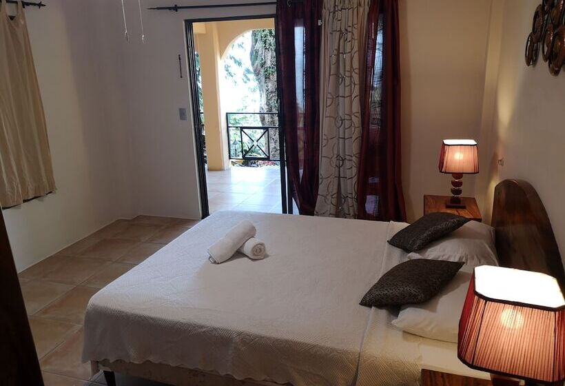 هتل Mango Moon Villa