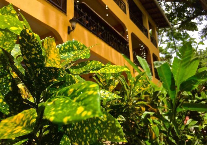 هتل Mango Moon Villa