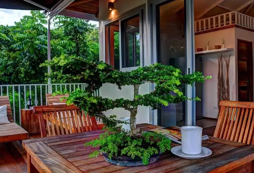 Hotelli Moana Surf Resort