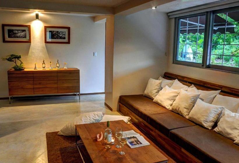 هتل Moana Surf Resort