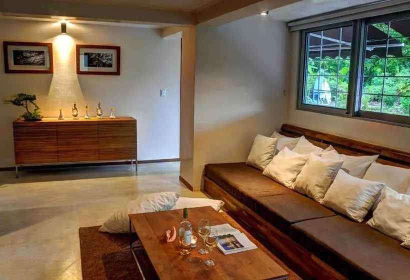 Hotelli Moana Surf Resort