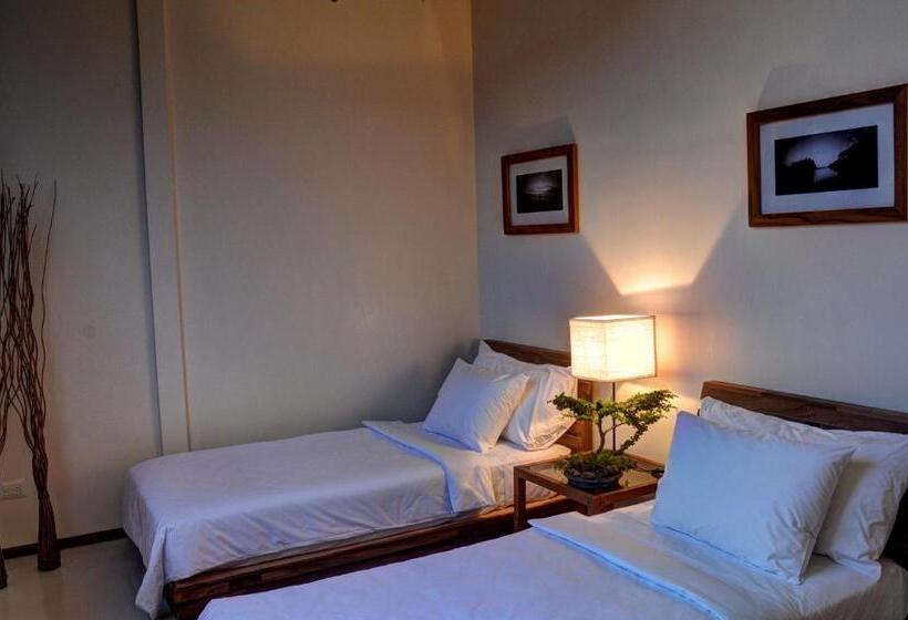 هتل Moana Surf Resort